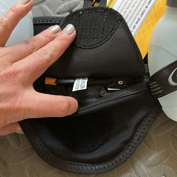 Nathan Black Dual Bottle Hydration Belt size medium - Picture 5 of 9